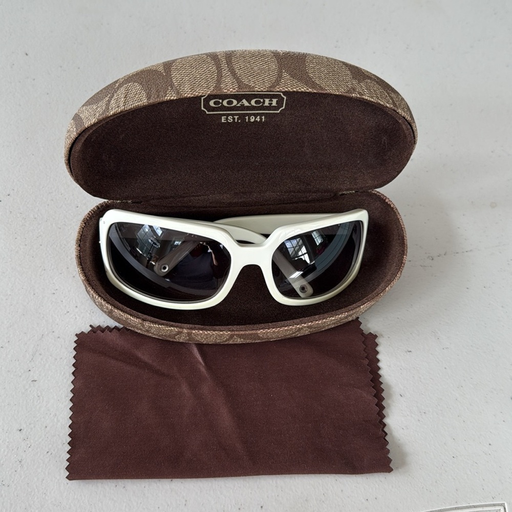Coach Samantha Sunglasses - Picture 13 of 16